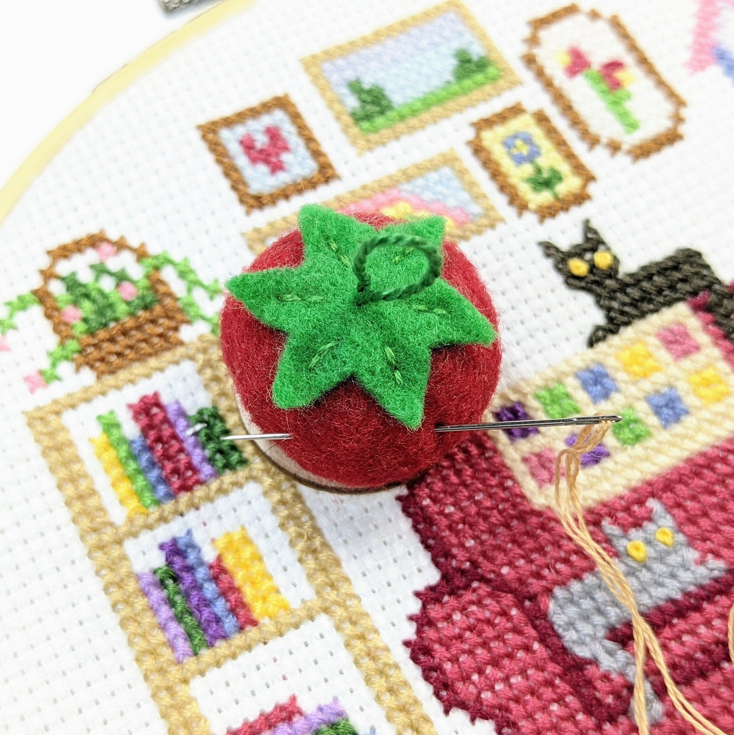 Tiny Tomato Pincushion Needle Minder