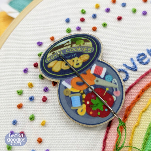 Cookie Tin Needle Minder