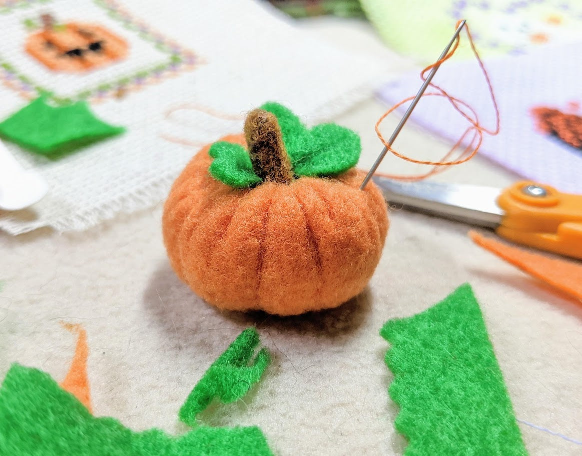 Pumpkin Pincushion Needle Minder