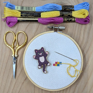 Tuxedo Cat Needle Minder