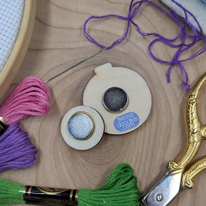 Needlepoint Cat Needle Minder