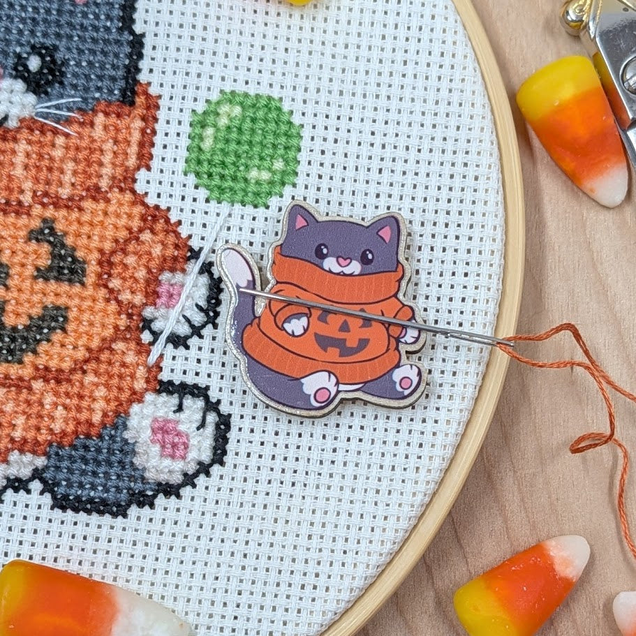 Pumpkin Sweater Cat Needle Minder